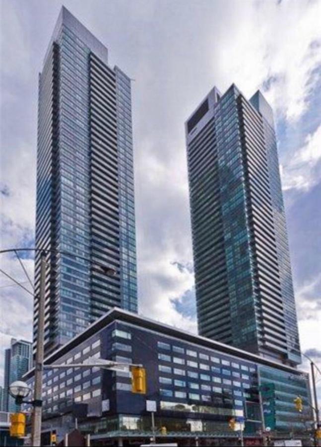 Beautiful Unit In Heart Of Downtown Torontoアパートメント エクステリア 写真